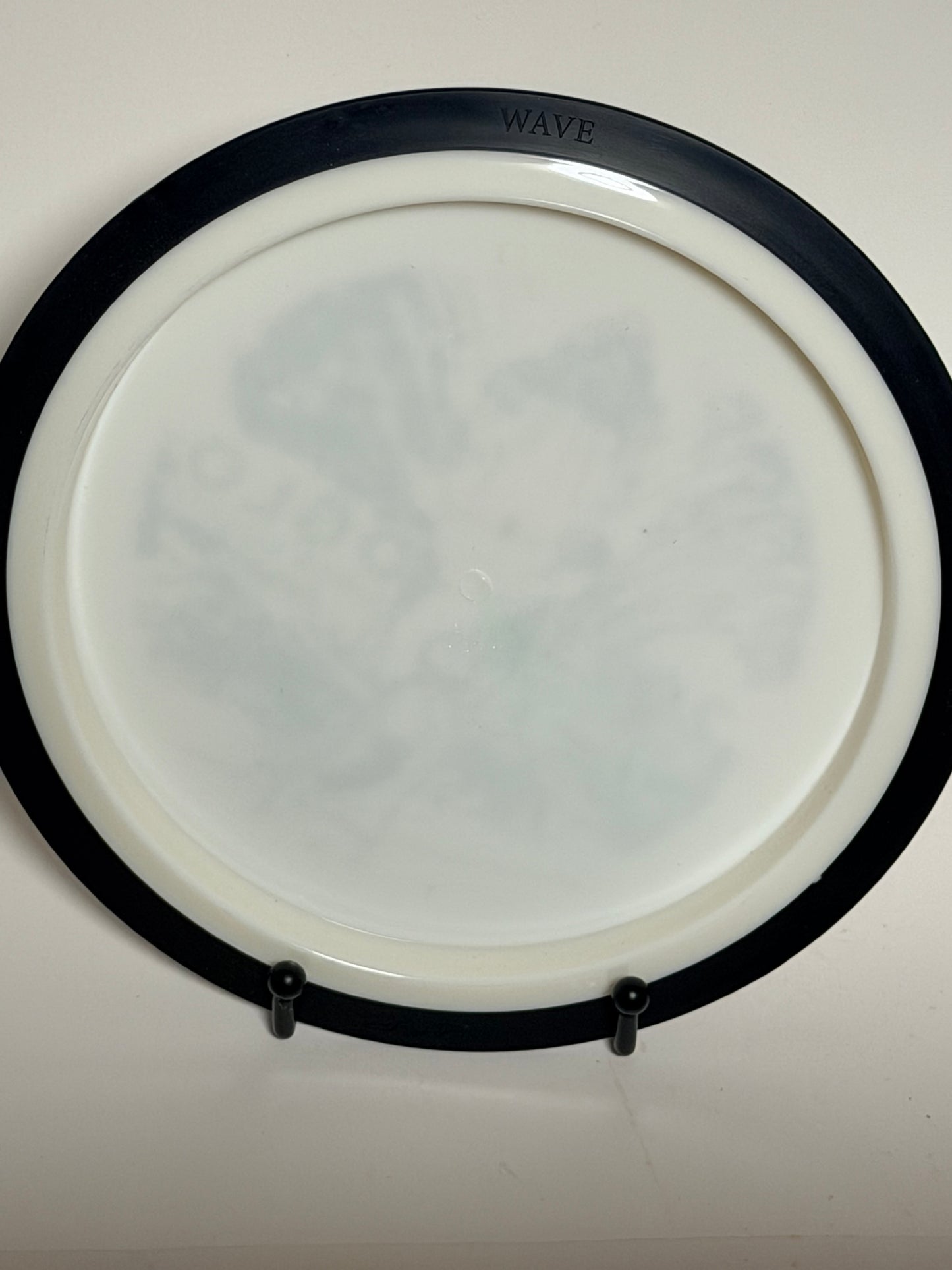 MVP Neutron Wave – 2023 DGLO Champion Simon Lizotte Stamp (White/Black Rim)