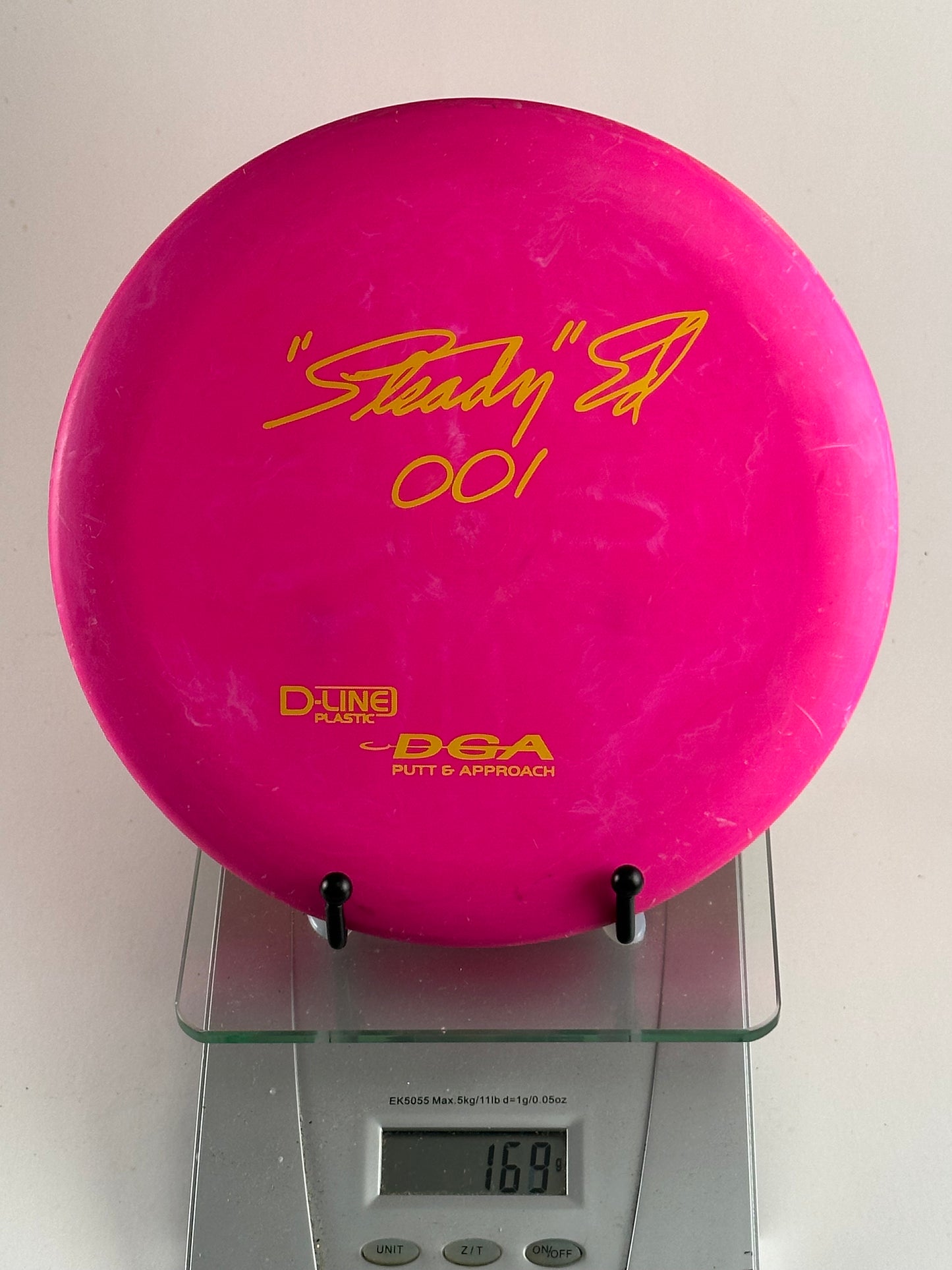 DGA D-Line Steady DGA Steady Ed D-Line plastic putt and approach pink 169g