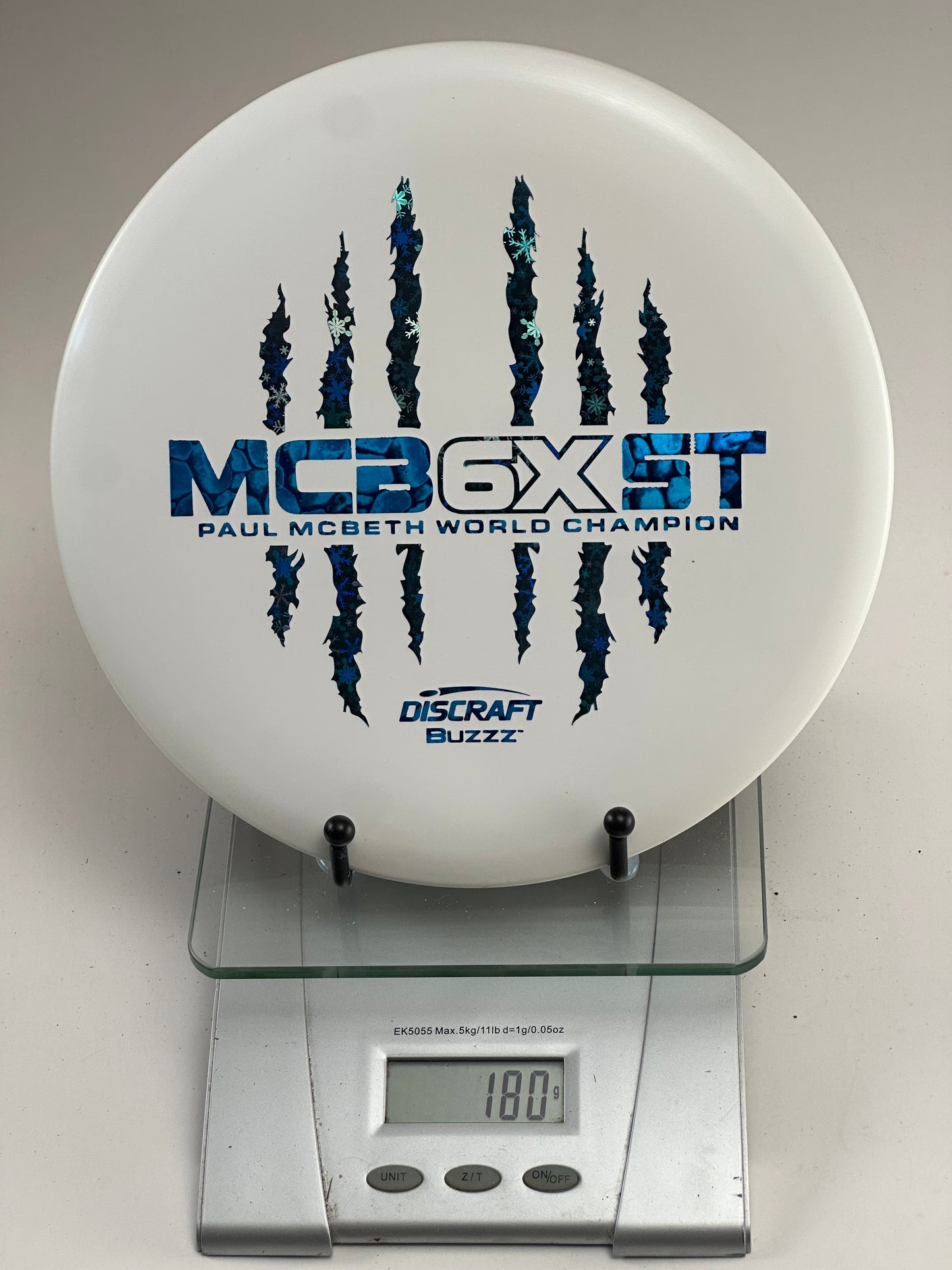 Discraft Buzzz Z (Paul McBeth 6X Claw) White/Blue Stamp