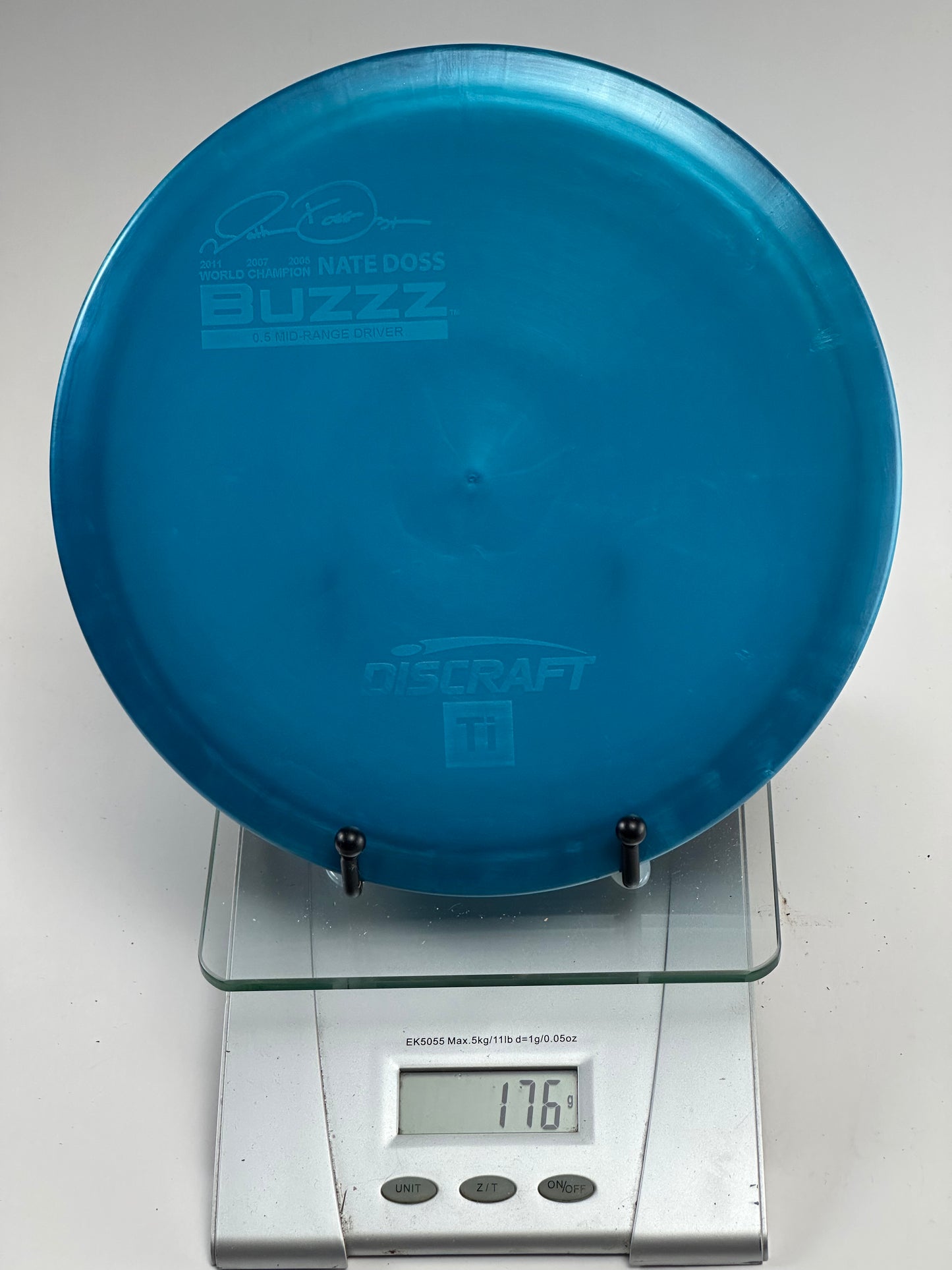 Discraft Titanium Buzzz (Nate Doss) Blue 176g Midrange