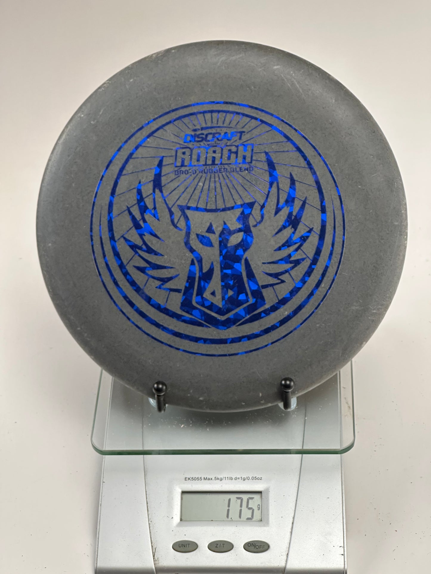 Discraft Roach Putter | Bro-D Rubber Blend | Gray Speckle | Blue Holo Stamp