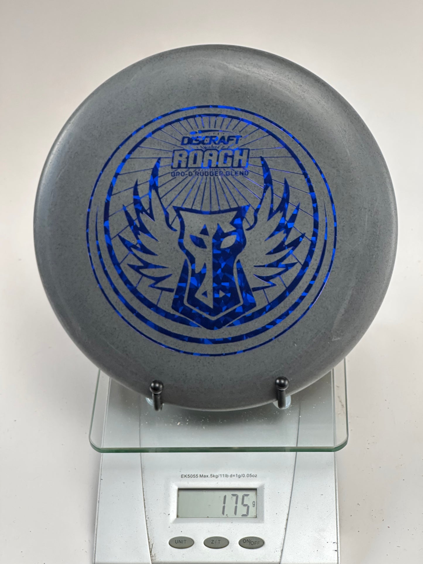 Discraft Roach Bro-D Rubber Blend Putter – Gray Speckle, Blue Holo Stamp