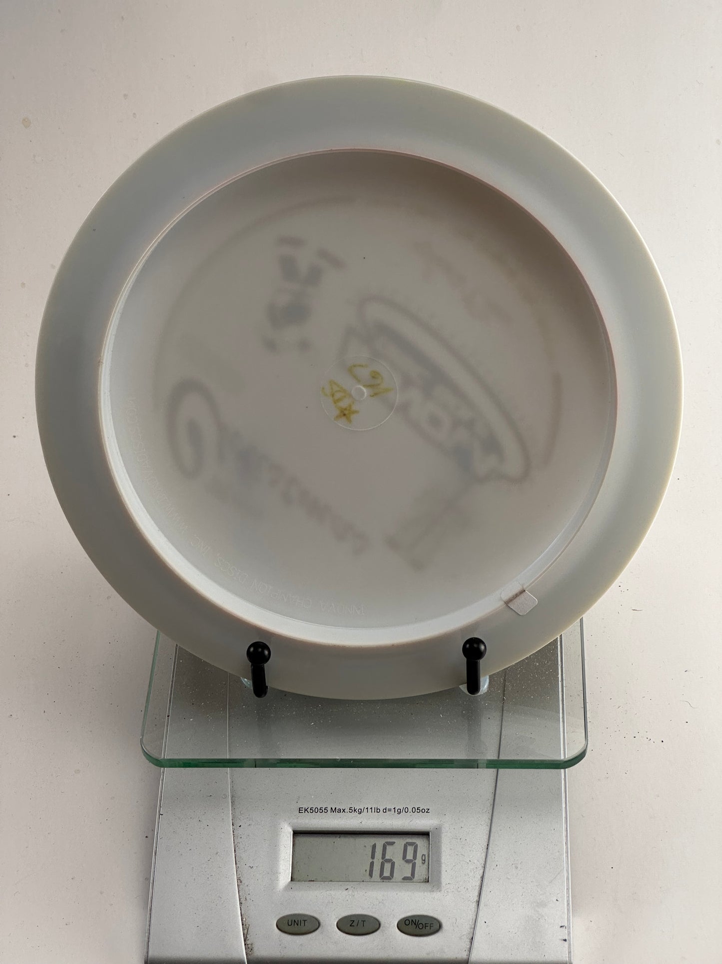 Innova DX Destroyer (Pre-Embossed) White Merry Christmas Santa Stamp 169g