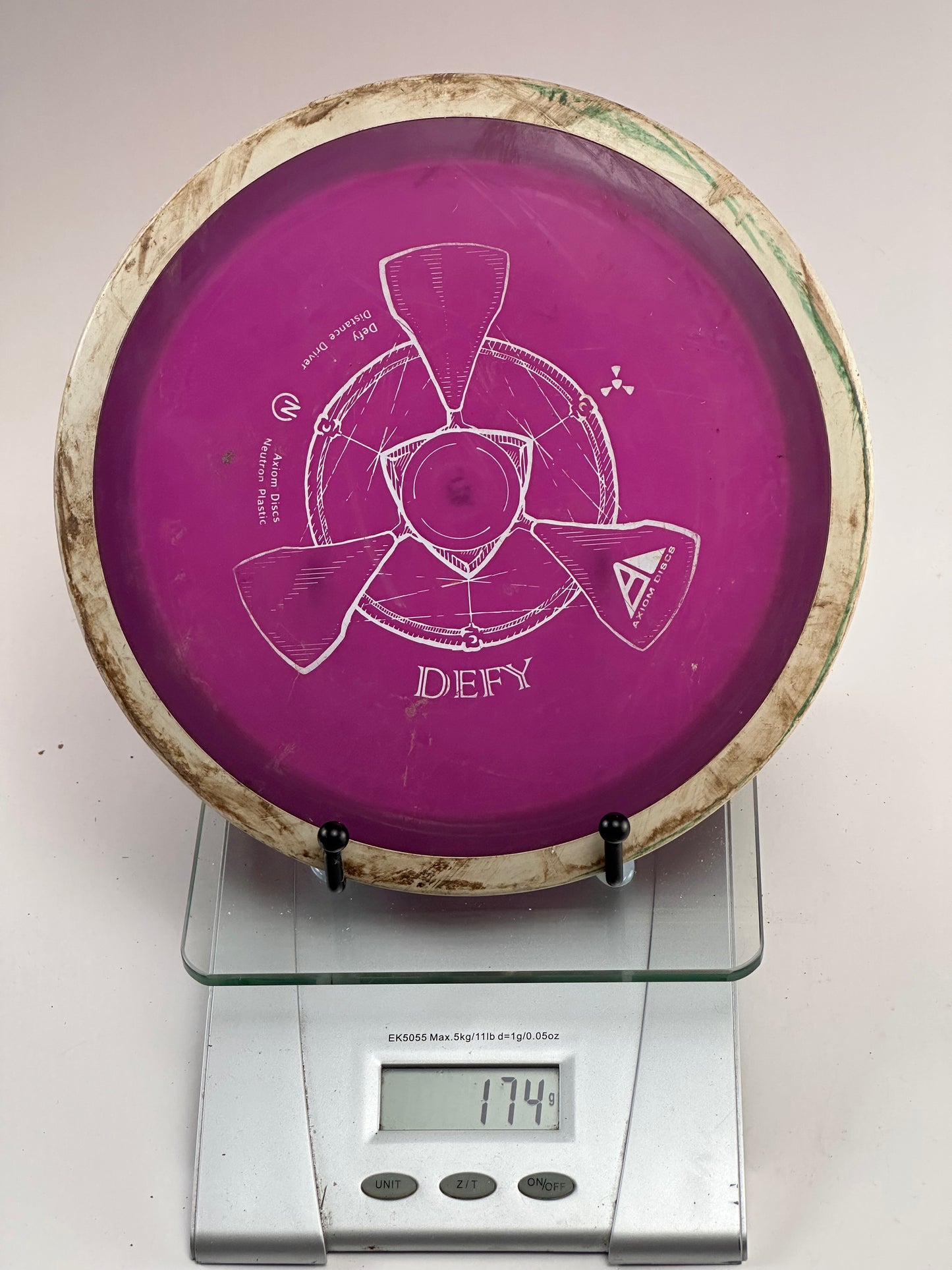 Axiom Defy Neutron Distance Driver 174g Purple/White