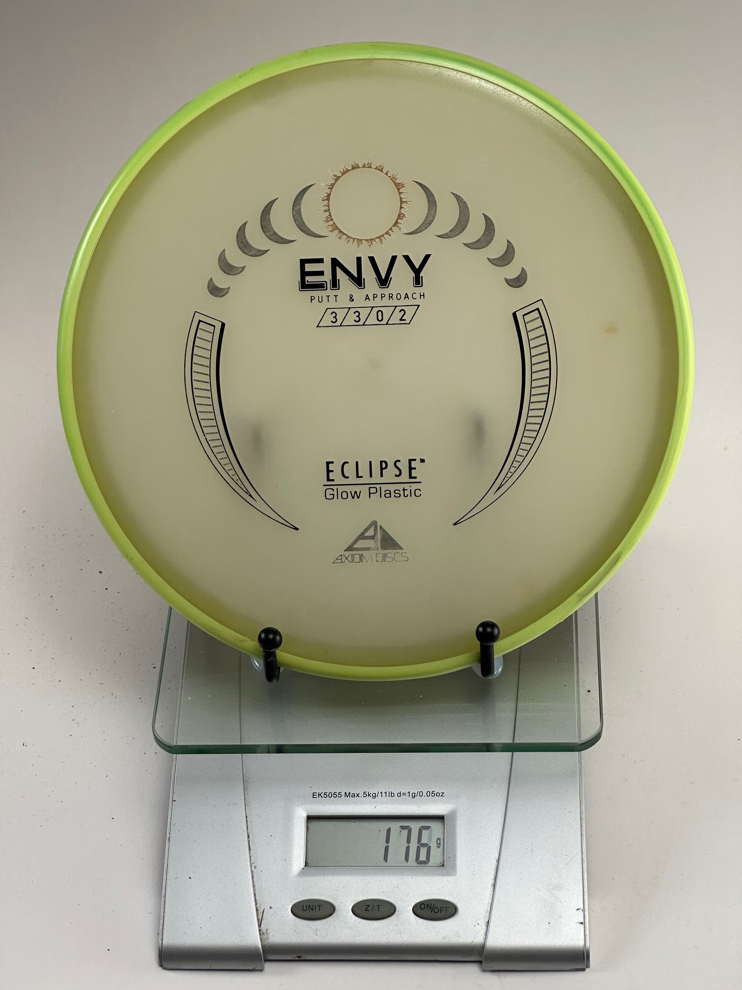 MVP Envy Eclipse Glow Putter/Approach – Moon Phases Stamp, Yellow Rim