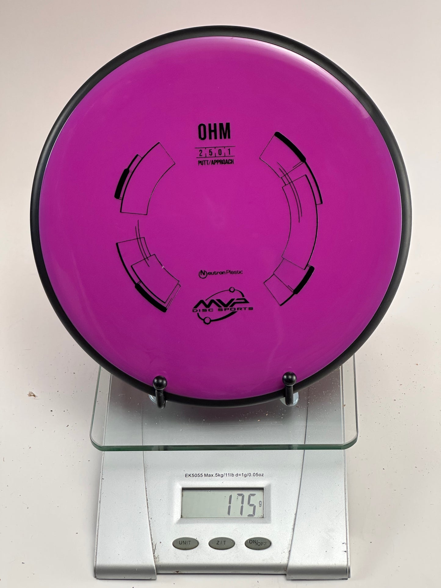 MVP Ohm Neutron Putter/Approach – Purple w/ Black Rim