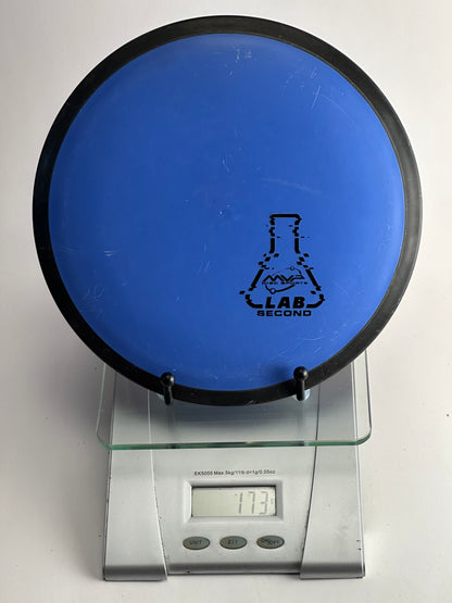 MVP Neutron Volt (Lab Second) – Blue/Black Gyro