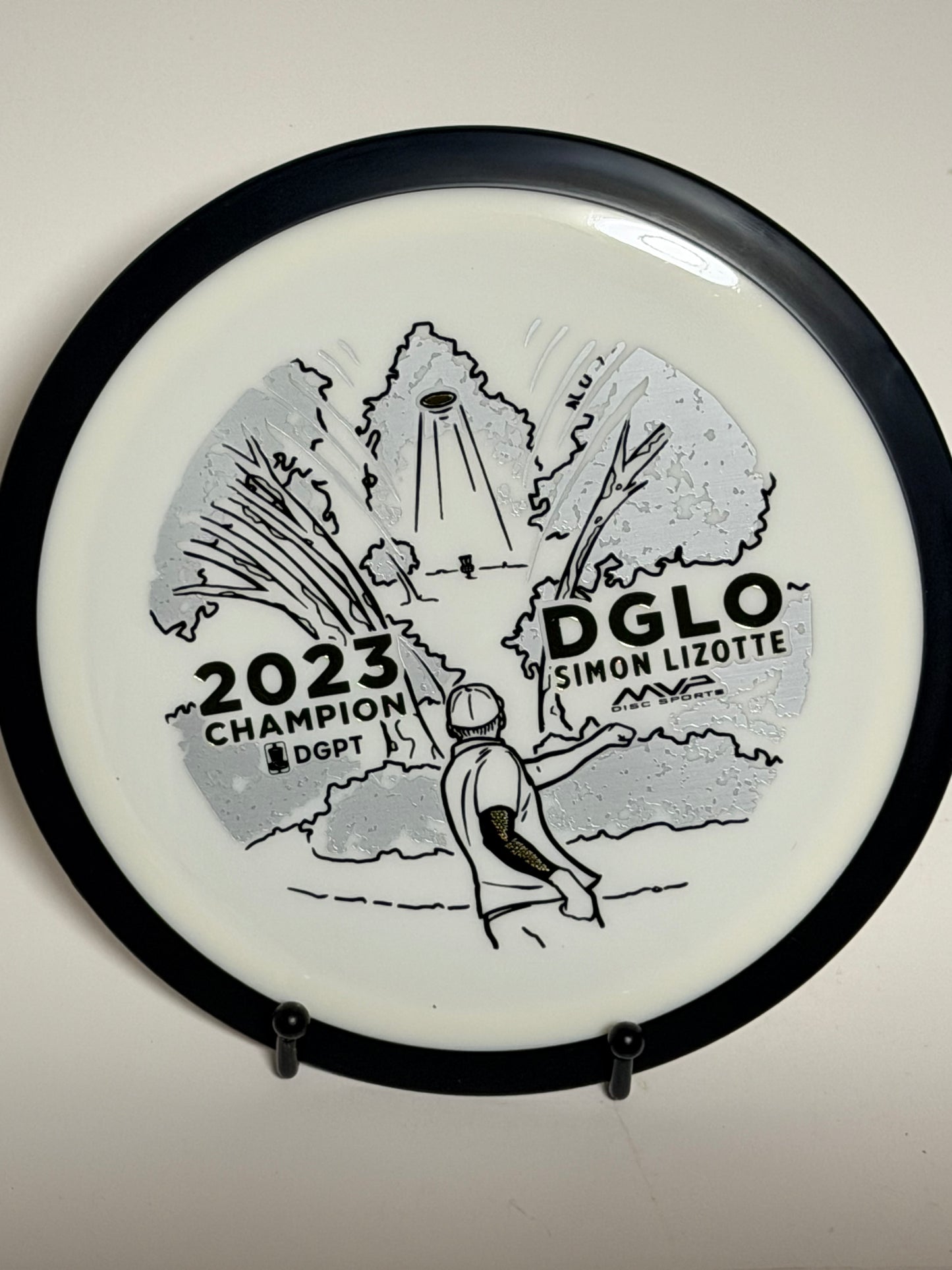 MVP Neutron Wave – 2023 DGLO Champion Simon Lizotte Stamp (White/Black Rim)