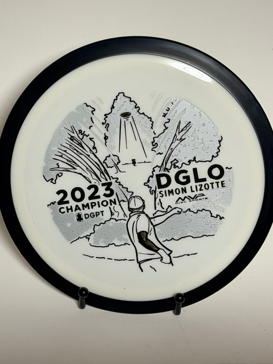 MVP Neutron Wave – 2023 DGLO Champion Simon Lizotte Stamp (White/Black Rim)