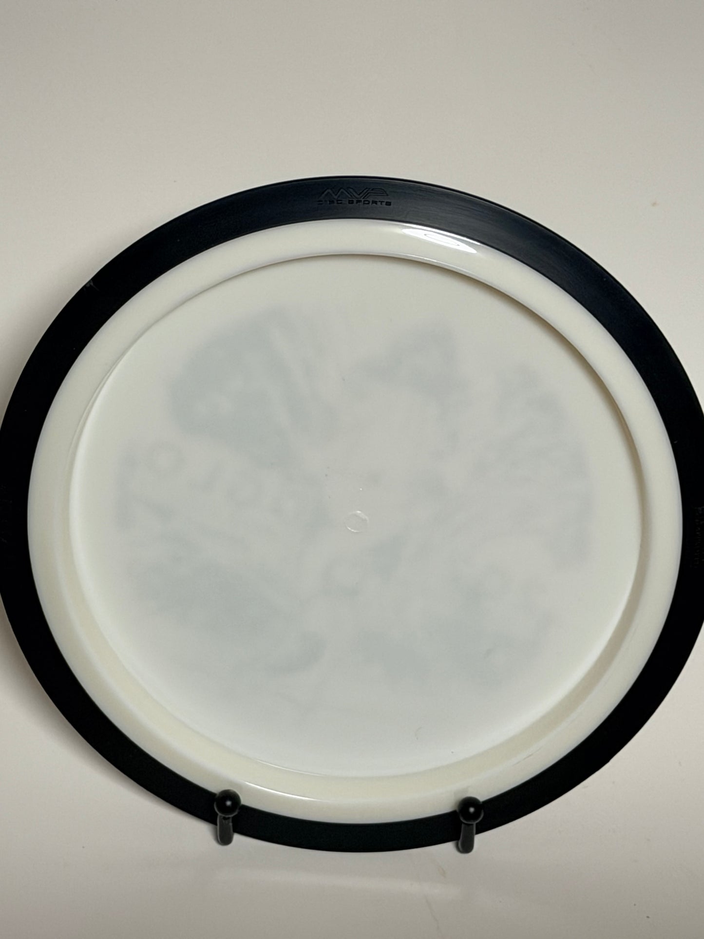 MVP Neutron Wave – 2023 DGLO Champion Simon Lizotte (White/Black Rim)