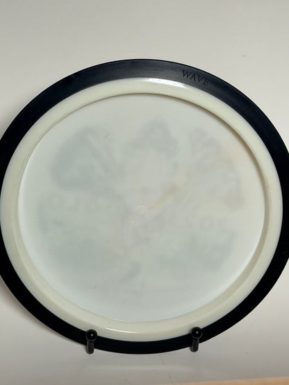 MVP Neutron Wave – 2023 DGLO Champion Simon Lizotte Stamp (White/Black Rim)